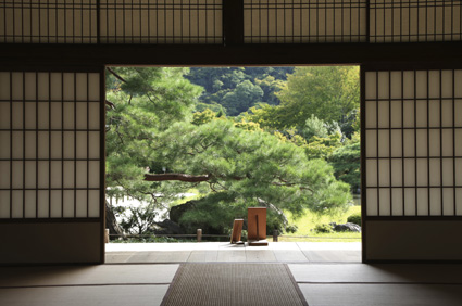 Enjoy a gentle breeze from a tatami mat room
